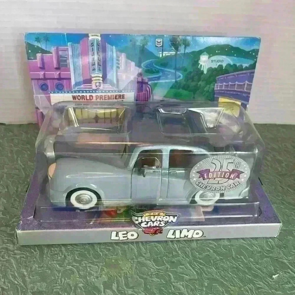 The Chevron Cars Leo Limo 25th Edition Vehicle 2000 Silver Chevron New in Box - Picture 1 of 4